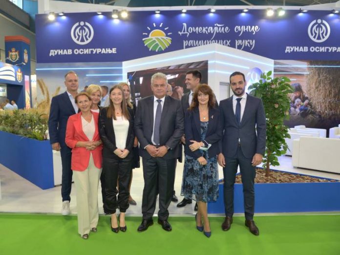Predstavnici Kompanija Dunav osiguranje i Banka Poštanska štedionica (1)