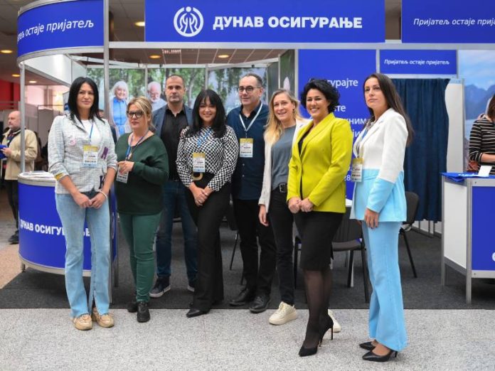 Tim Dunav osiguranja na štandu Kompanije na Sajmu penzionera u Novom Sadu (1)