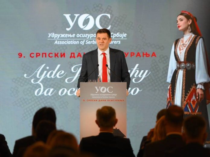 NASLOVNA - Miloš Milanović, član IO Kompanije Dunav osiguranje i predsednik Skupštine Udruženja osiguravača Srbije otvorio je Devete srpske dane osiguranja (1)